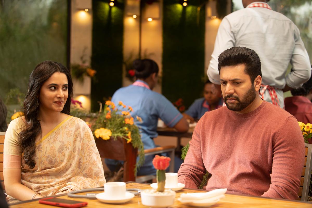 Priyanka Mohan and Jayam Ravi in ​​a still from 'Bhai' 